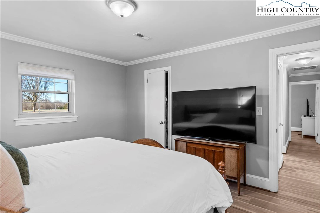 Image number 7 for the current listing
