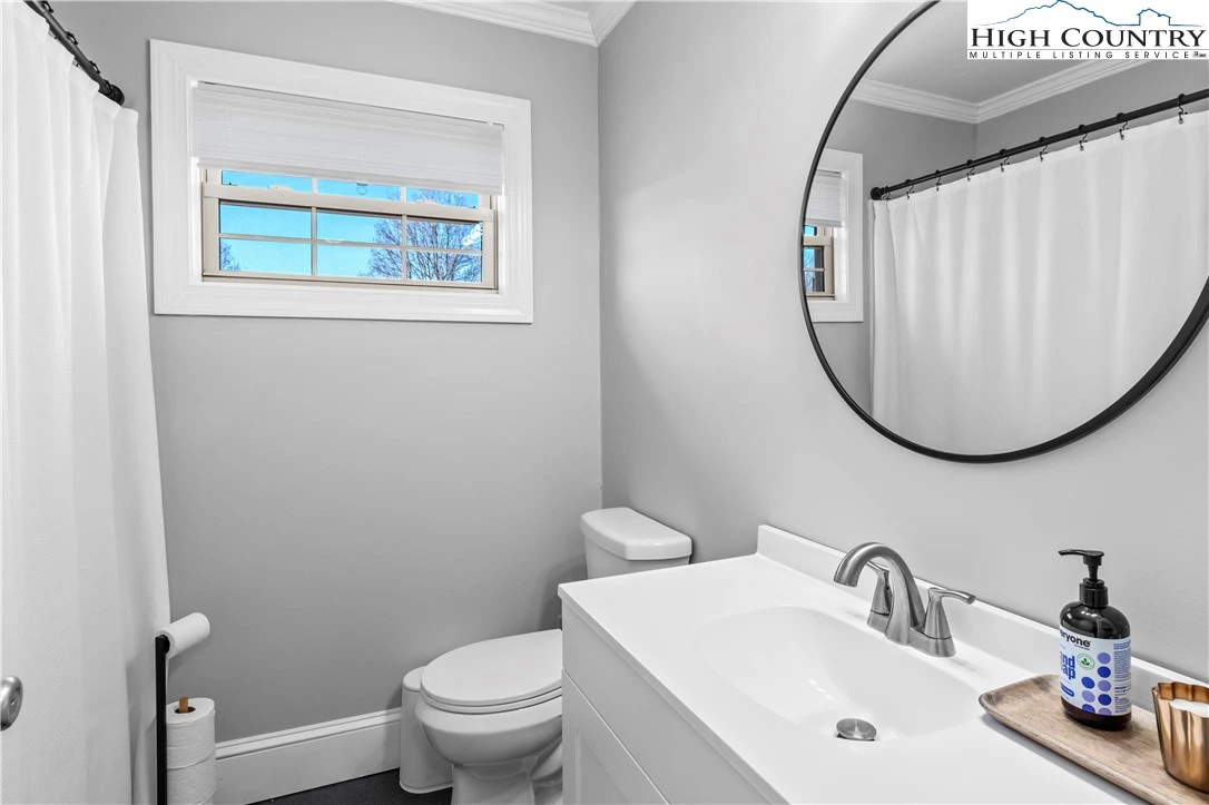 Image number 9 for the current listing
