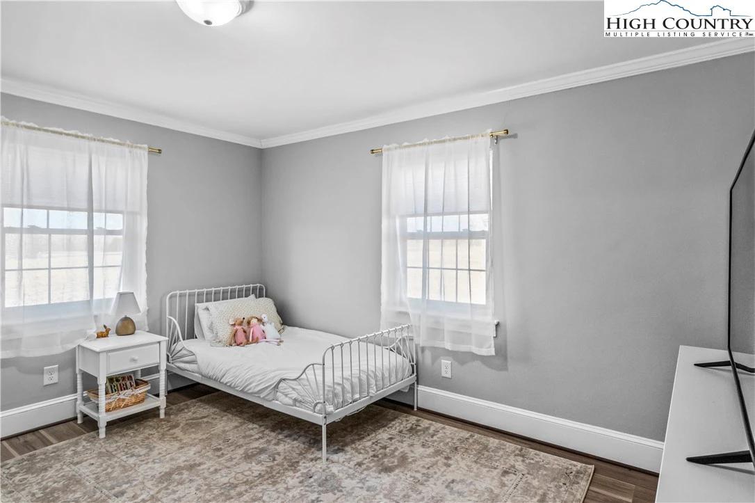 Image number 10 for the current listing