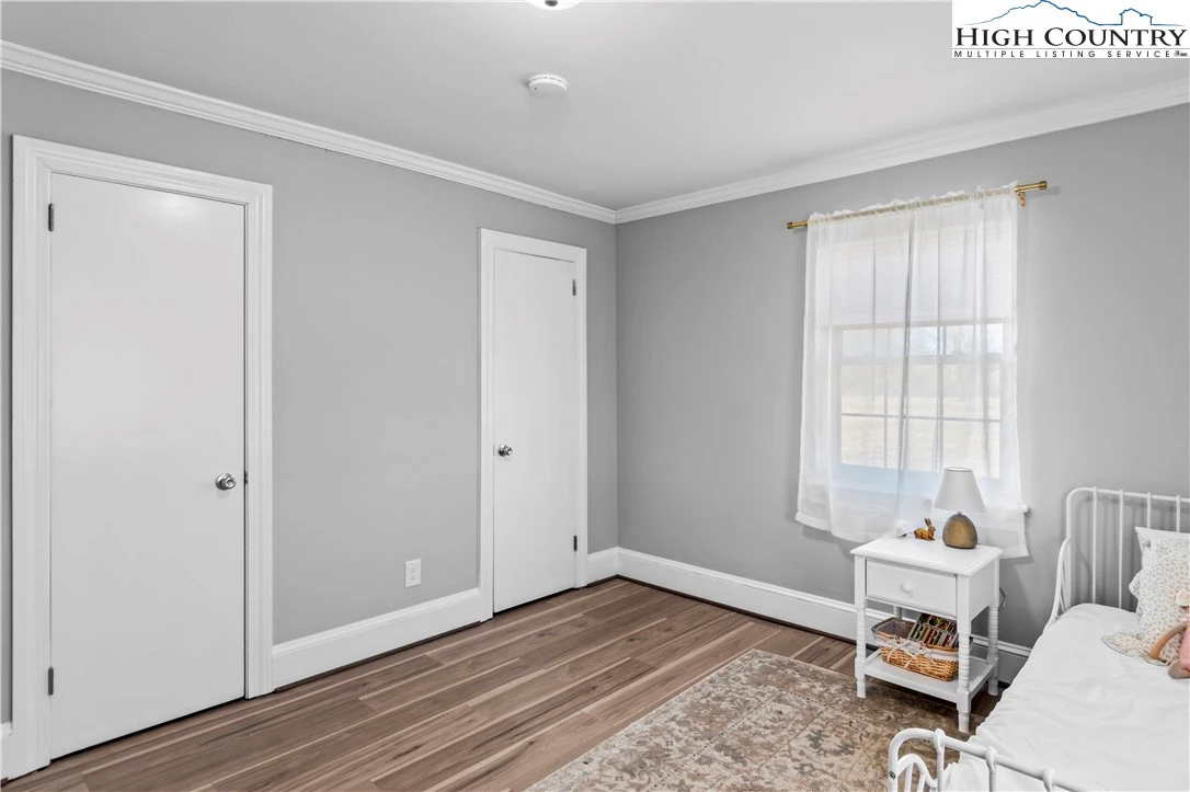 Image number 2 for the current listing