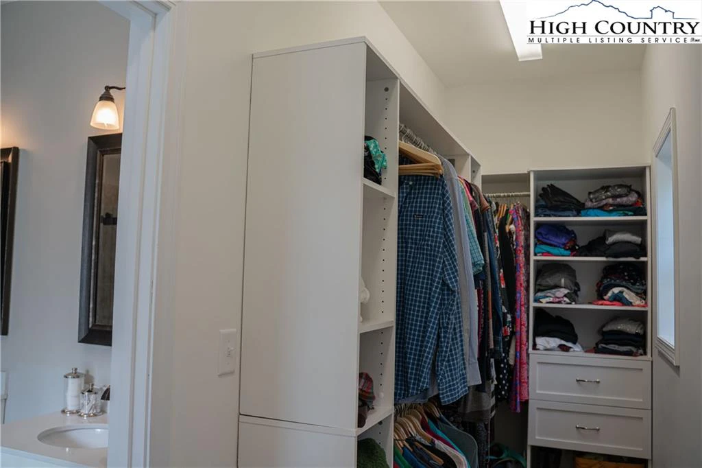 Image number 6 for the current listing