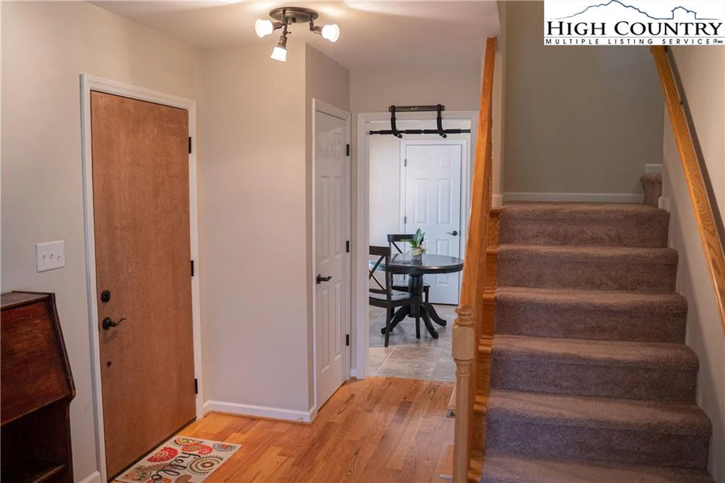 Image number 7 for the current listing