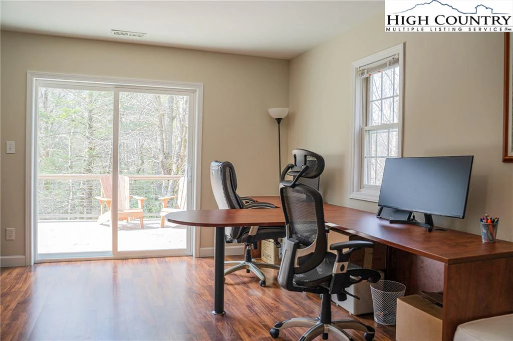 Image number 9 for the current listing