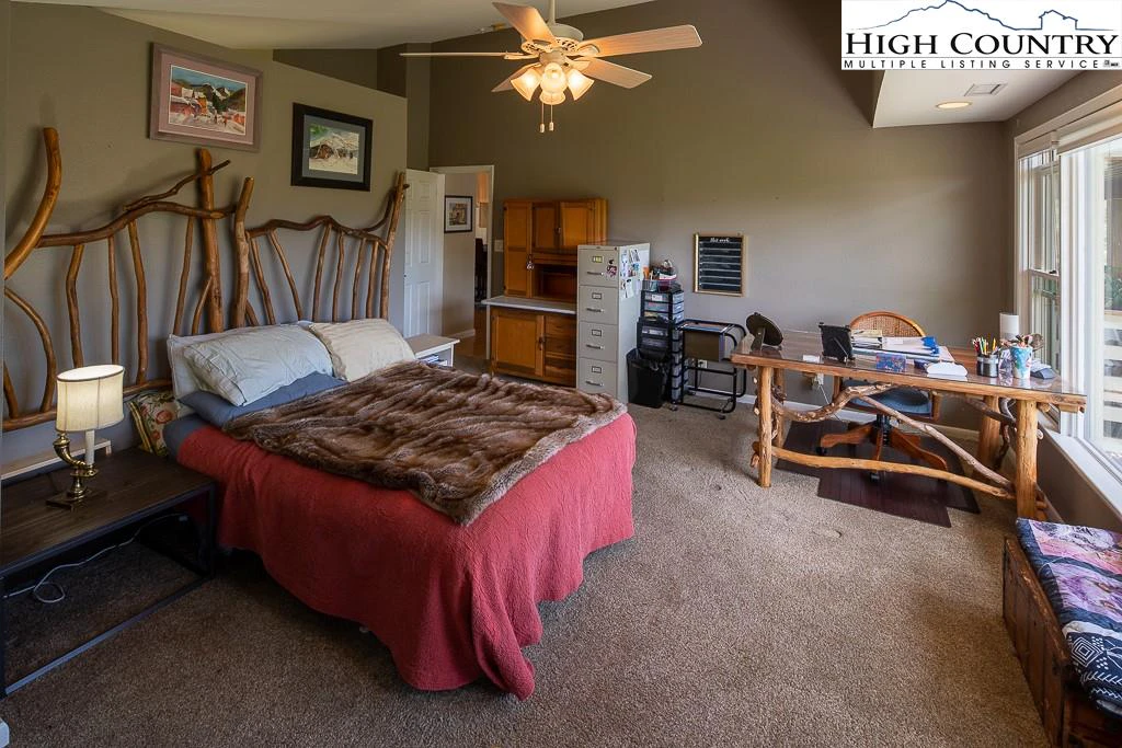 Image number 4 for the current listing