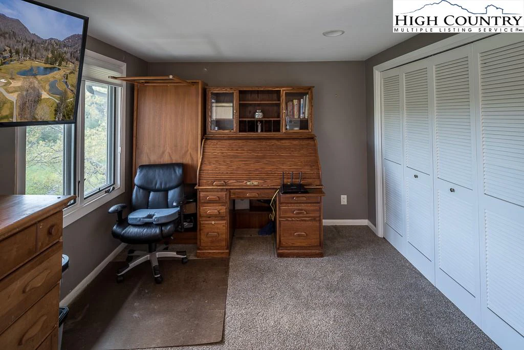 Image number 5 for the current listing