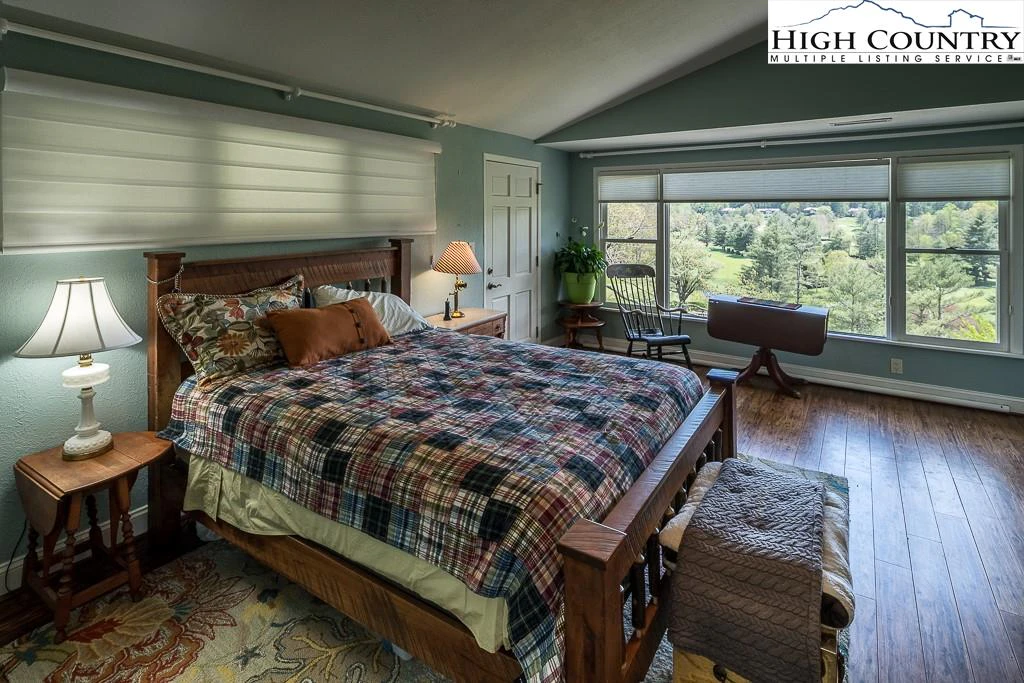 Image number 9 for the current listing