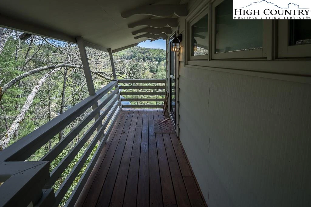 Image number 16 for the current listing
