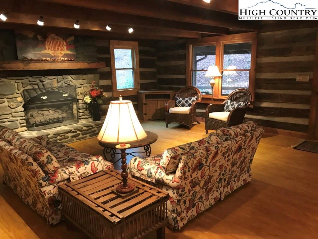 Image number 11 for the current listing