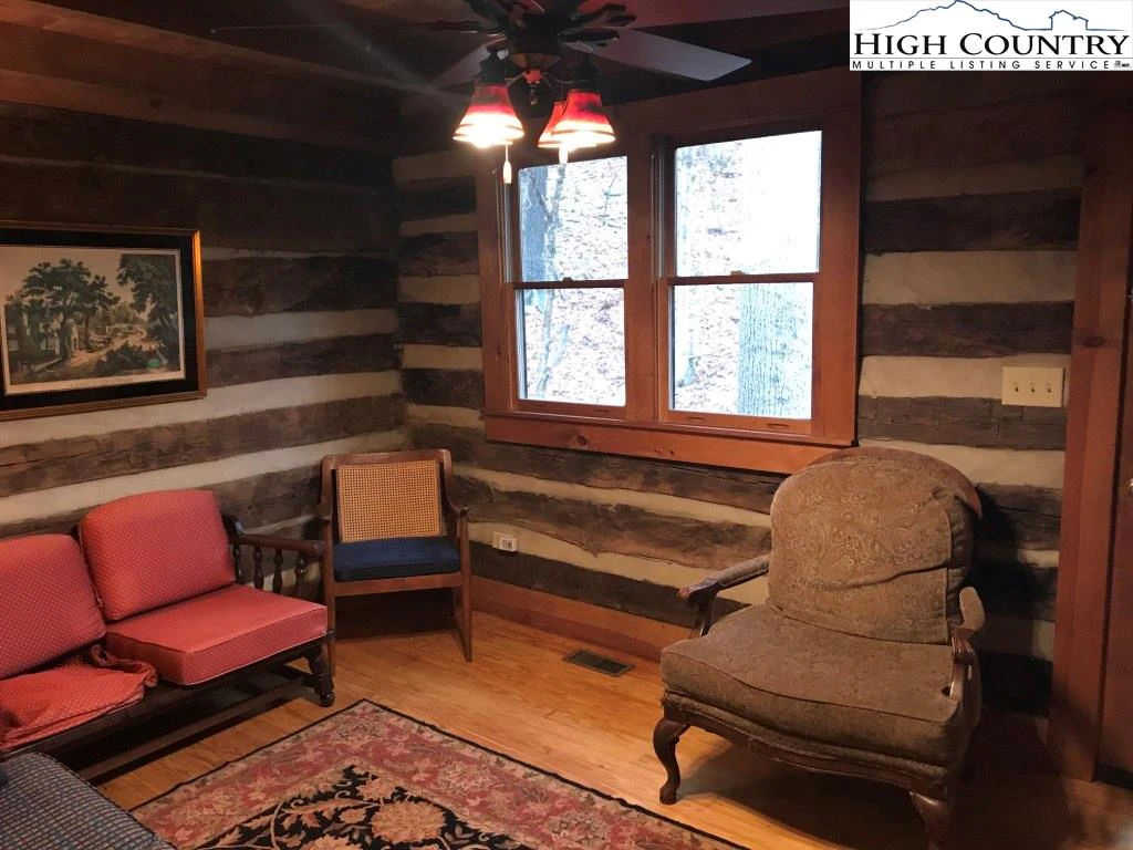 Image number 4 for the current listing