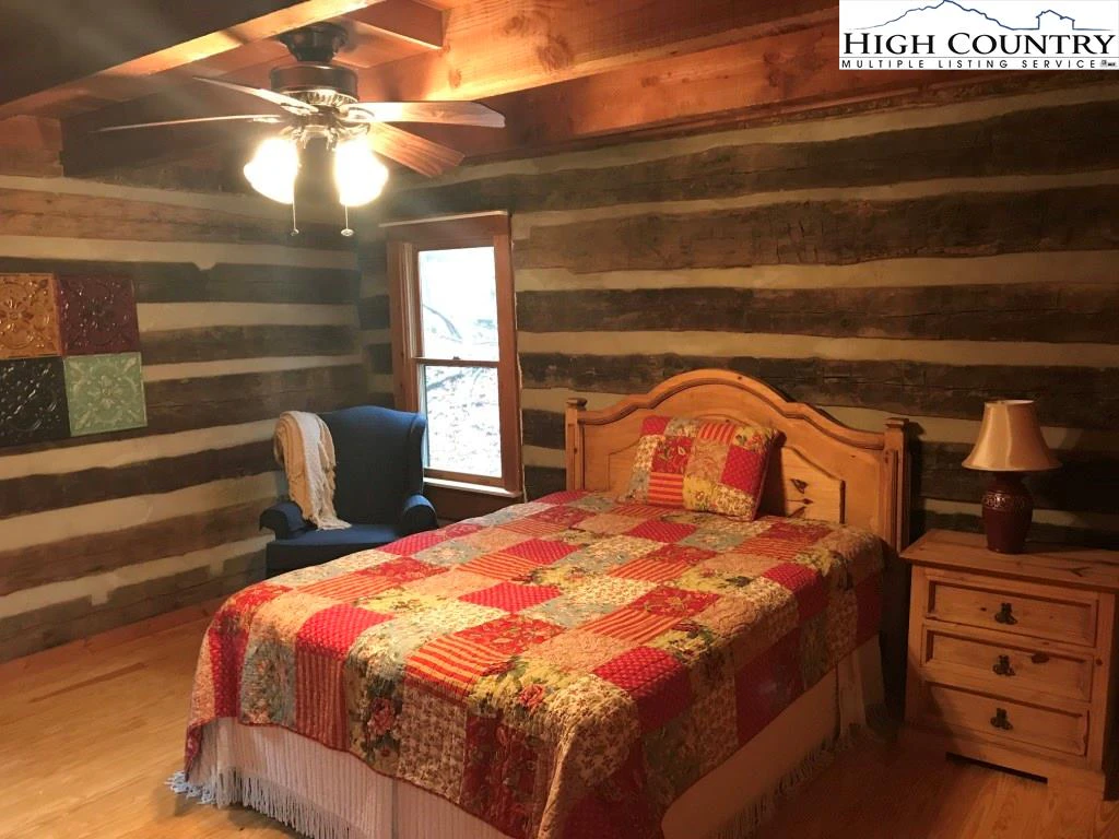 Image number 7 for the current listing