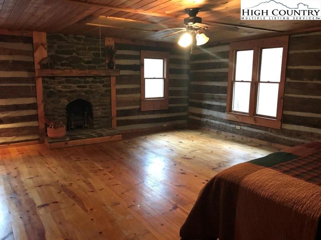 Image number 12 for the current listing