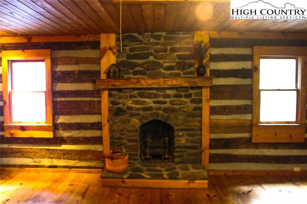Image number 13 for the current listing