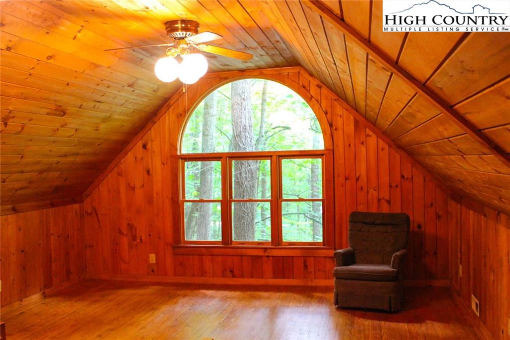 Image number 18 for the current listing
