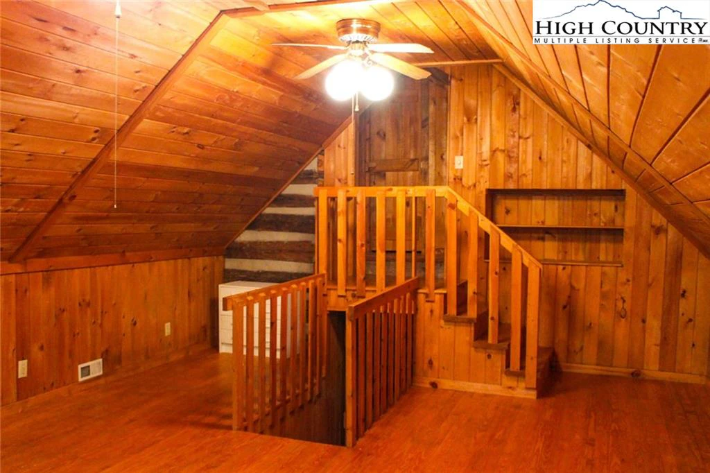 Image number 19 for the current listing