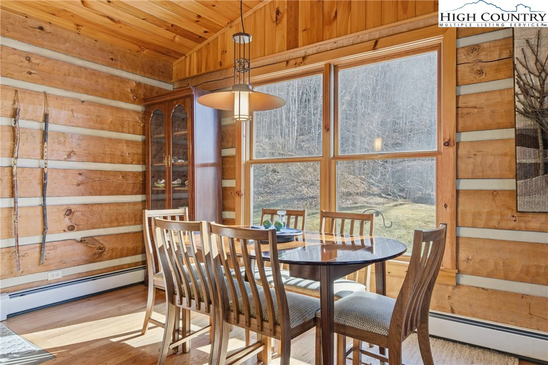 Image number 14 for the current listing