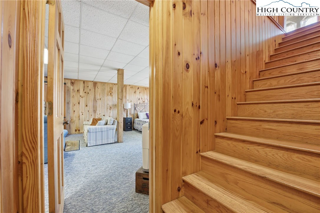 Image number 11 for the current listing