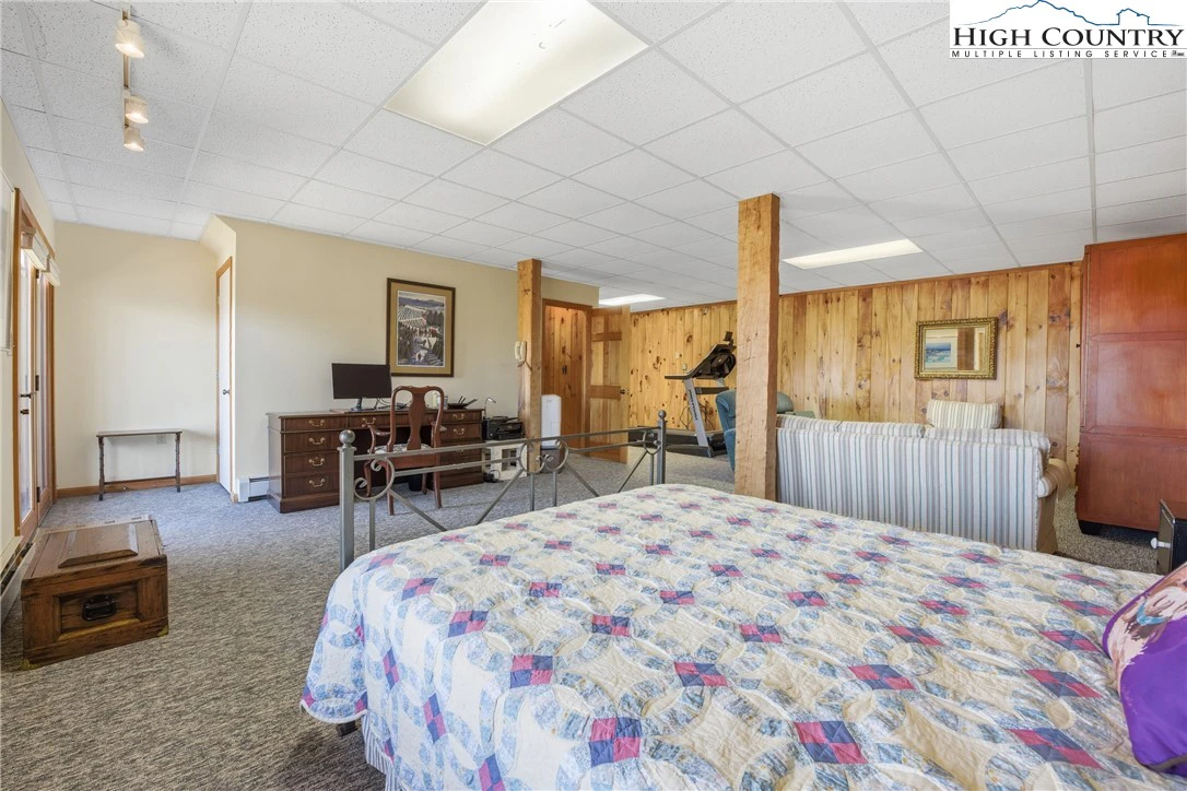 Image number 13 for the current listing