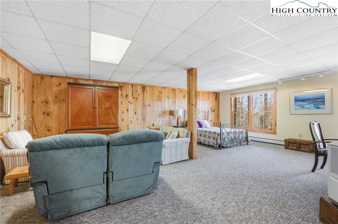 Image number 16 for the current listing