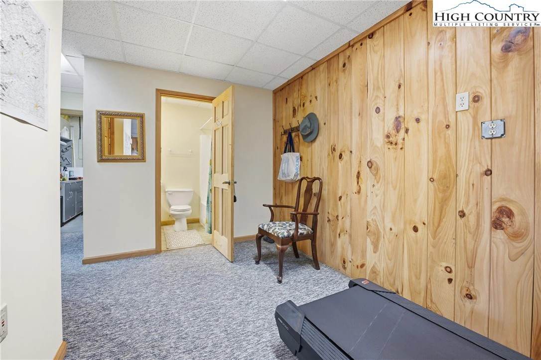 Image number 18 for the current listing