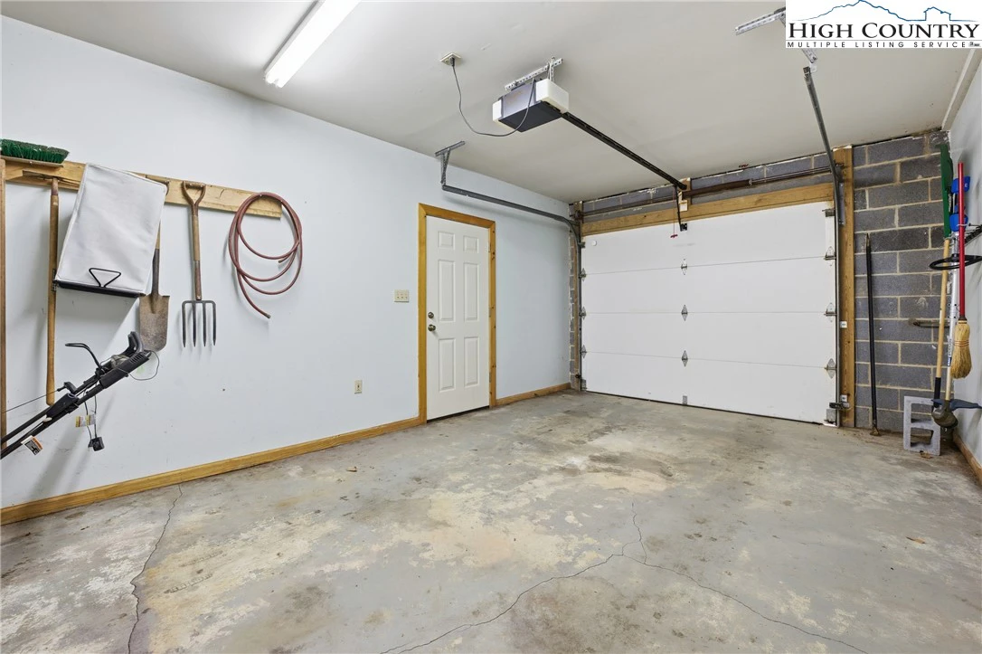 Image number 21 for the current listing