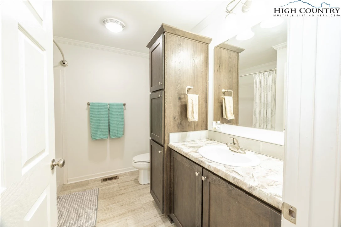 Image number 10 for the current listing