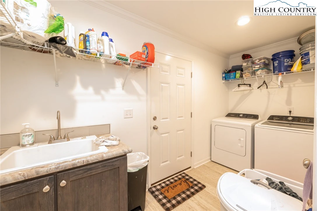 Image number 3 for the current listing
