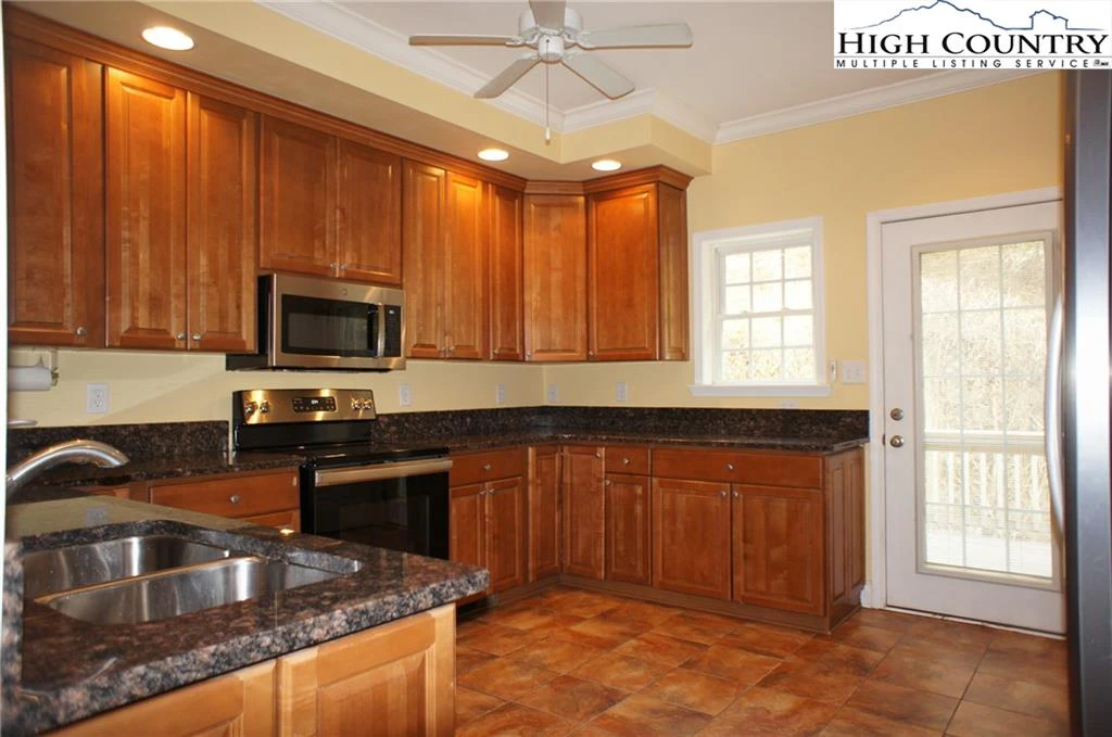 Image number 3 for the current listing
