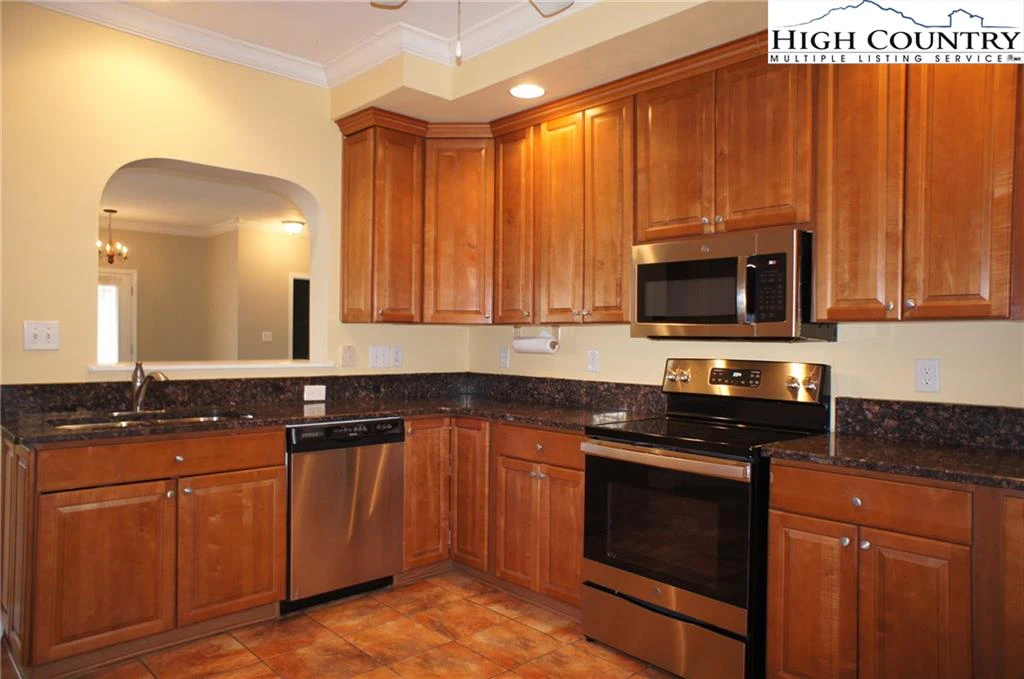 Image number 5 for the current listing