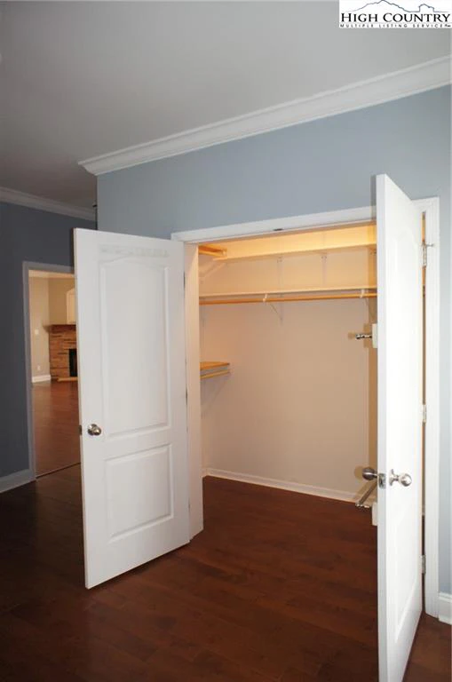 Image number 13 for the current listing