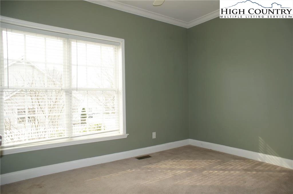 Image number 15 for the current listing