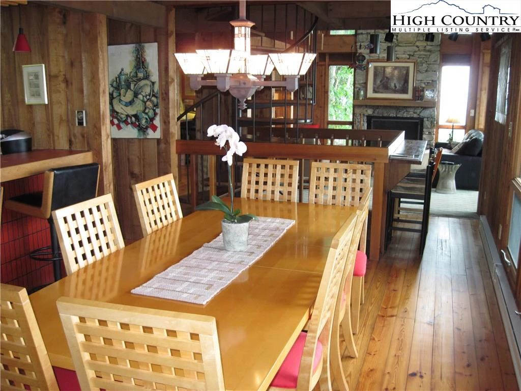 Image number 21 for the current listing