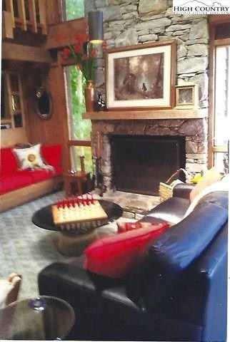 Image number 32 for the current listing