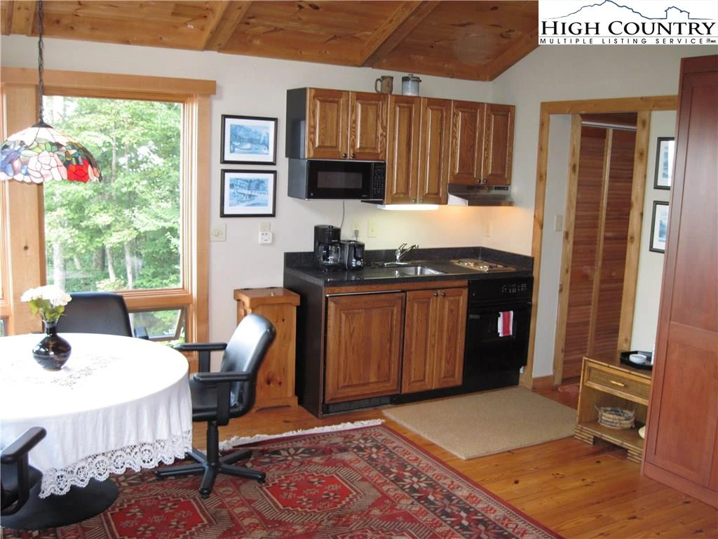 Image number 5 for the current listing