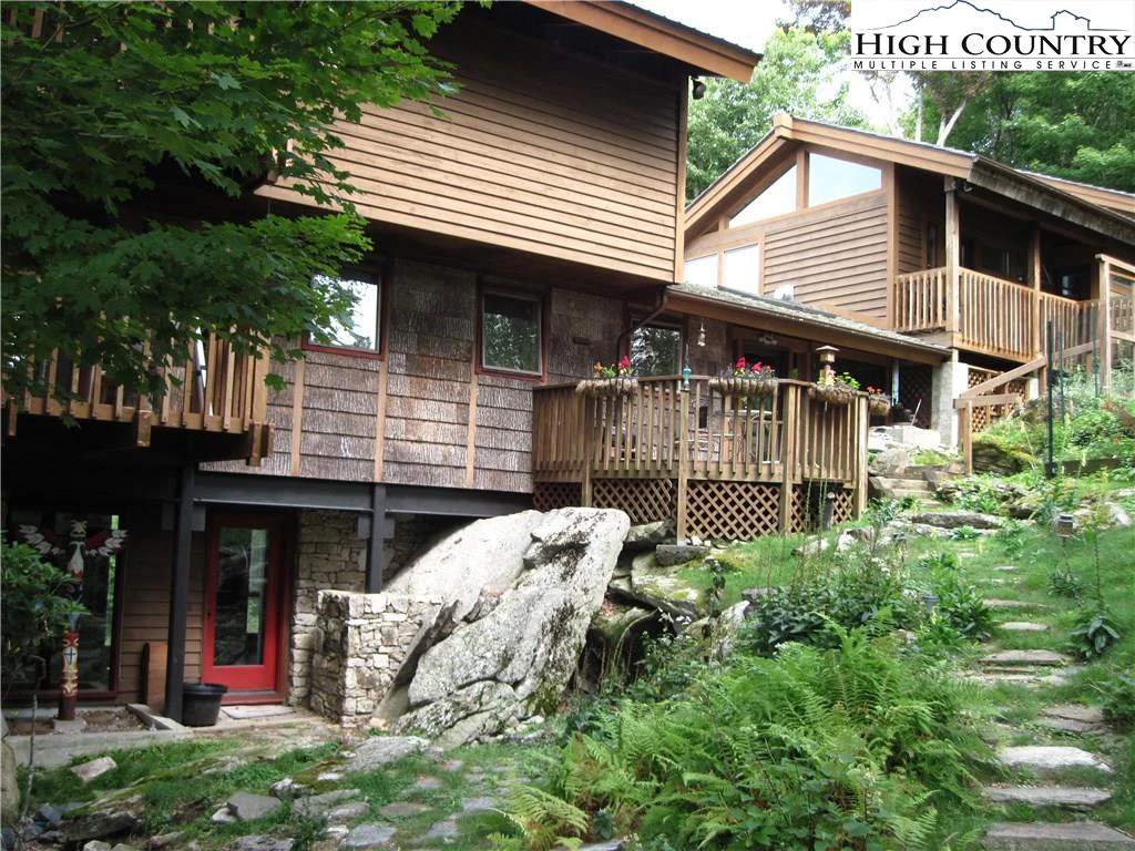 Image number 13 for the current listing