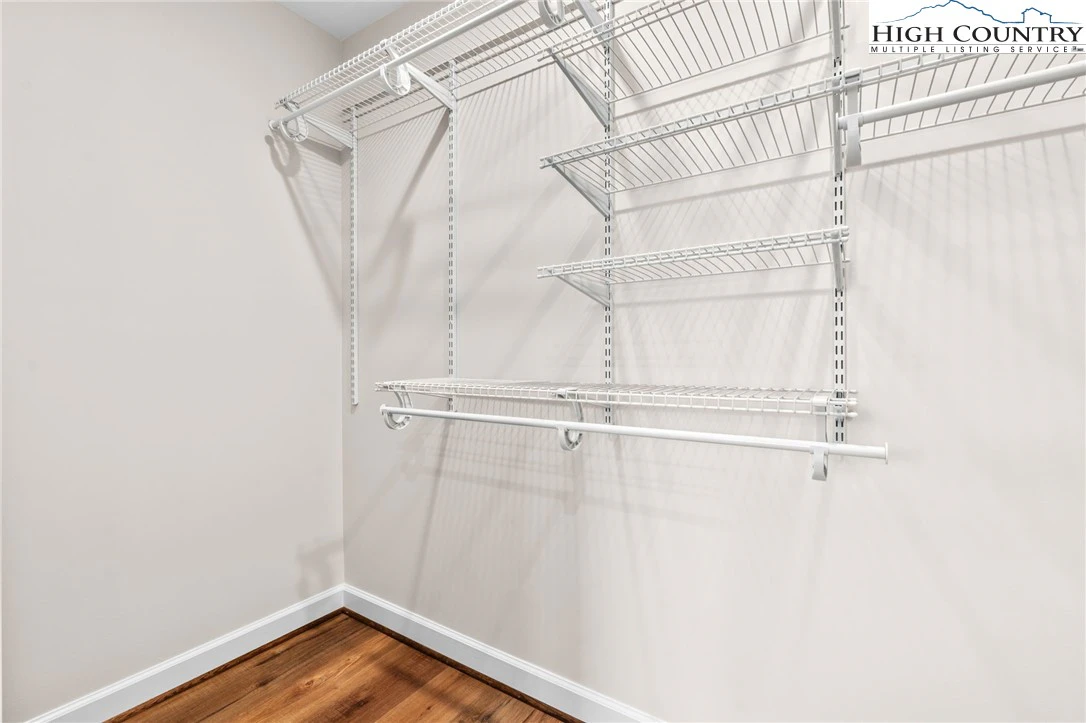 Image number 10 for the current listing