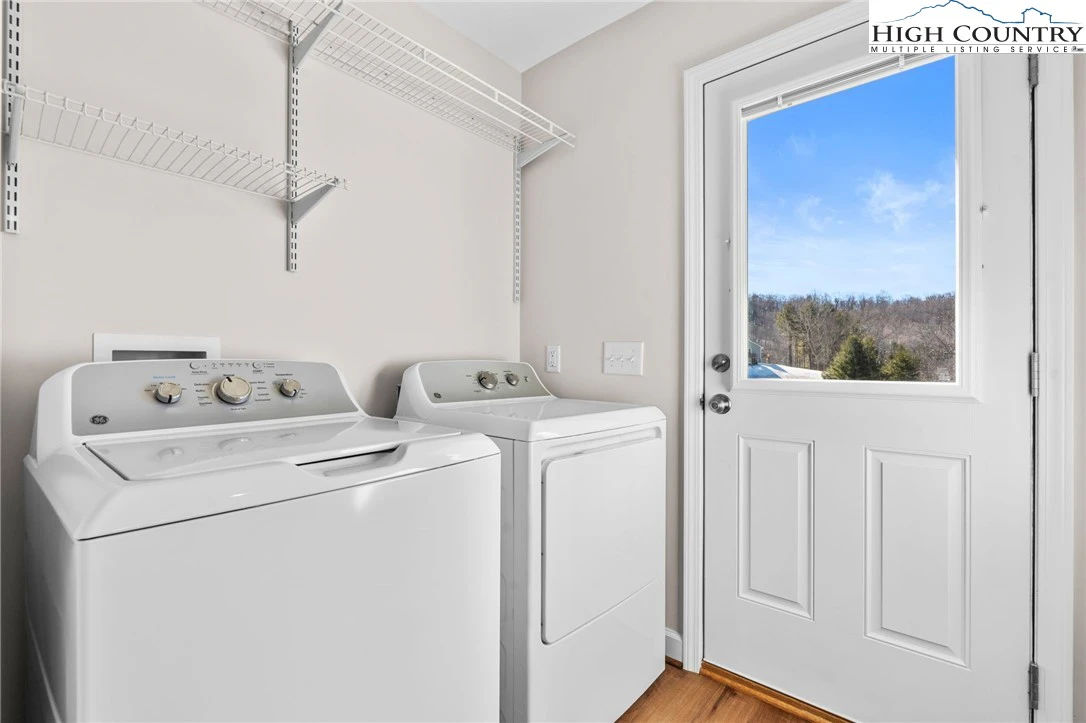 Image number 9 for the current listing