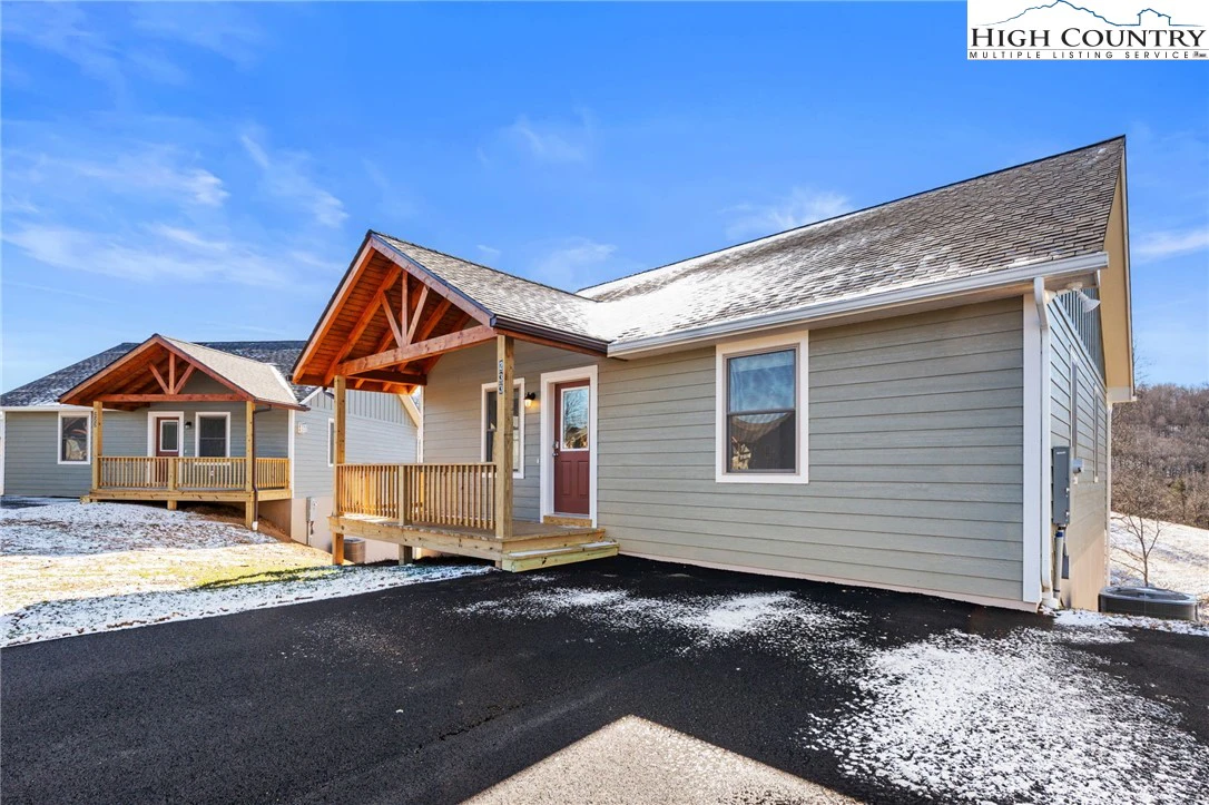 Image number 4 for the current listing