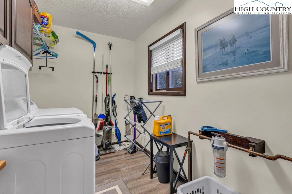 Image number 3 for the current listing