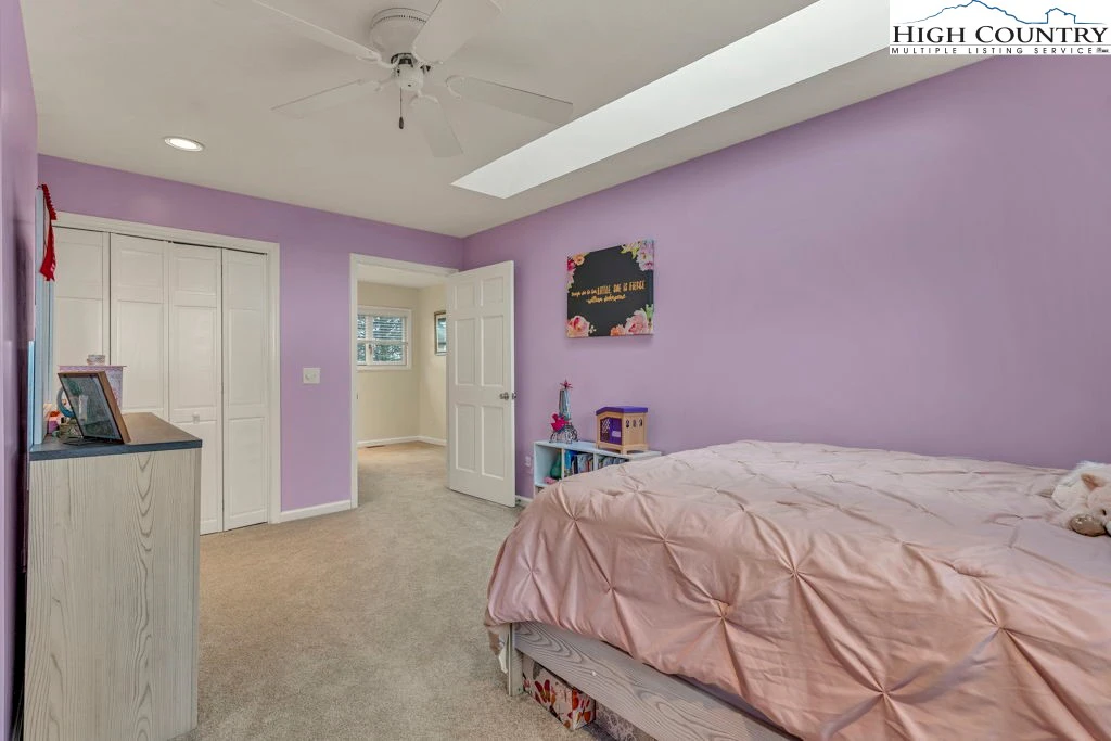 Image number 7 for the current listing