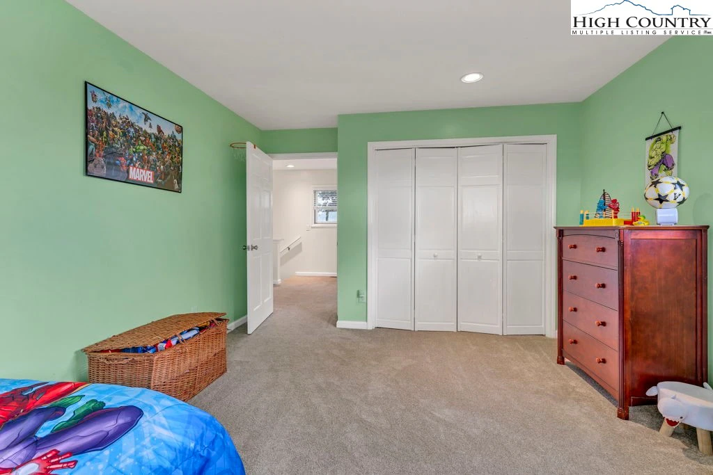 Image number 9 for the current listing