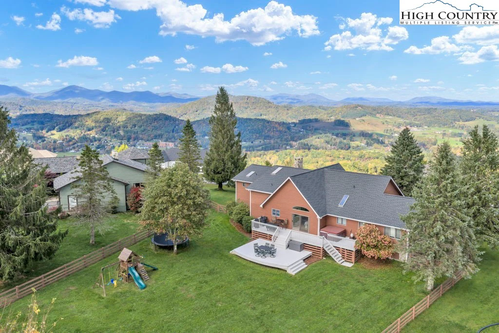Image number 1 for the current listing