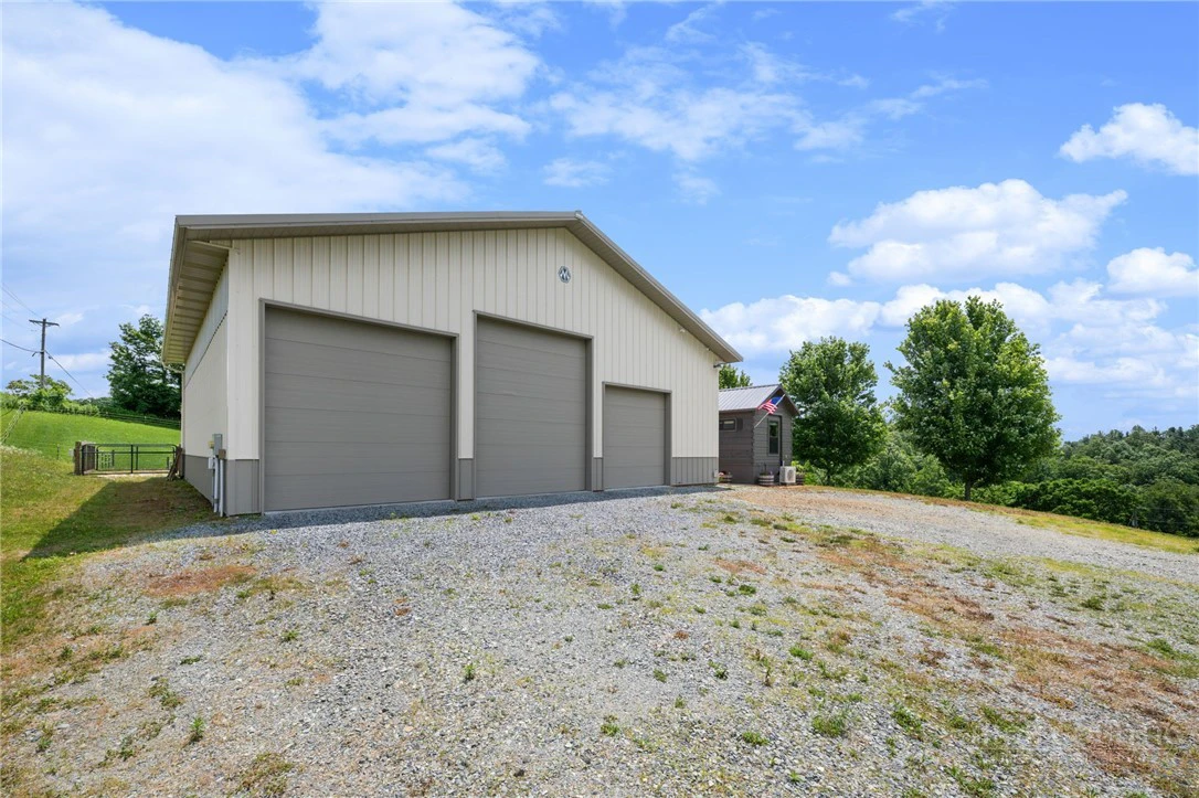 Image number 13 for the current listing