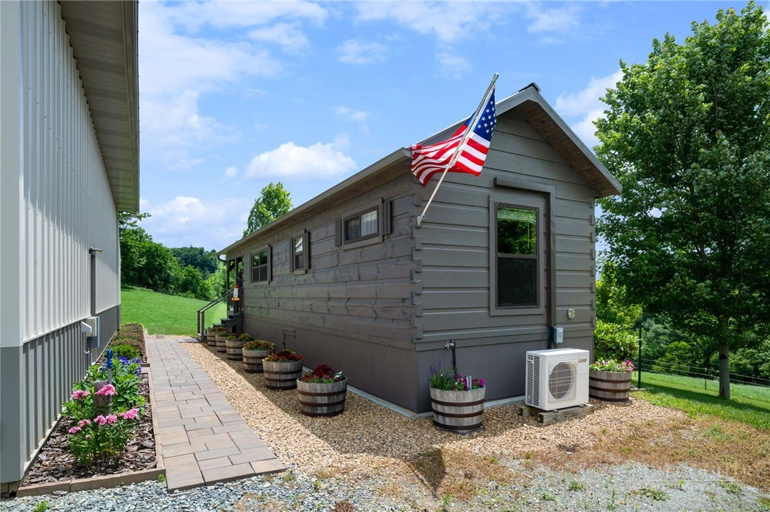 Image number 2 for the current listing