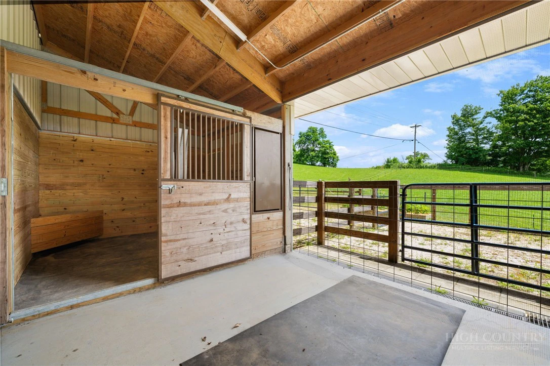 Image number 11 for the current listing