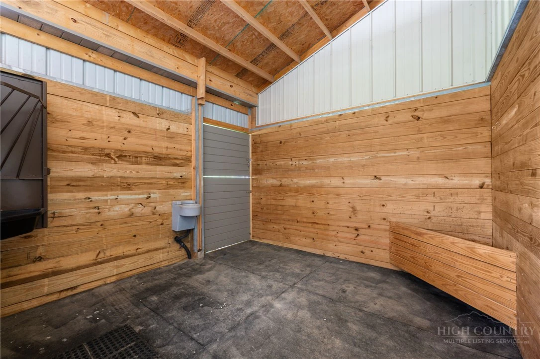Image number 14 for the current listing