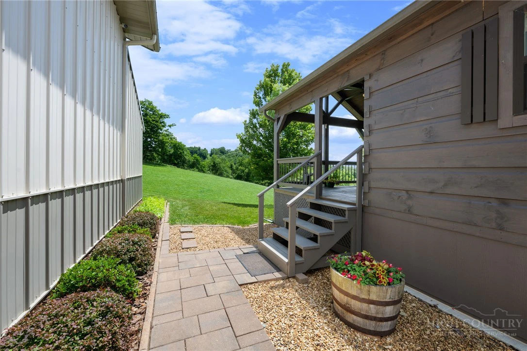 Image number 19 for the current listing