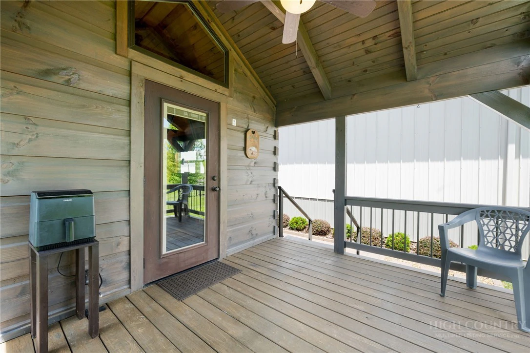Image number 21 for the current listing