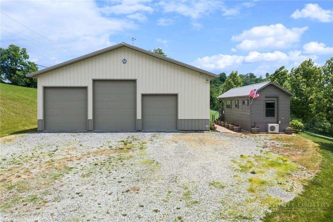 Image number 2 for the current listing