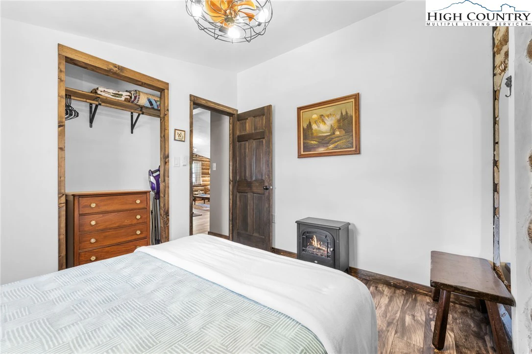 Image number 16 for the current listing