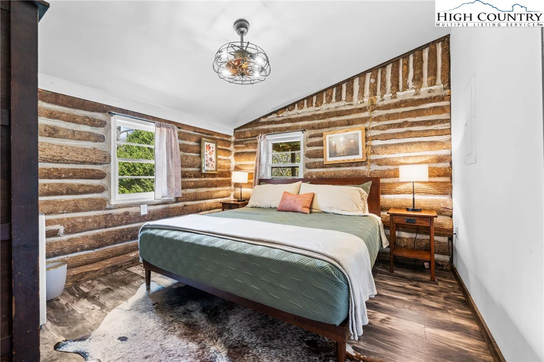 Image number 2 for the current listing